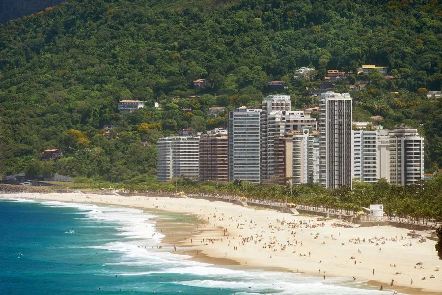 Sao Conrado is a beach located between the south Zone of Rio and west zone!