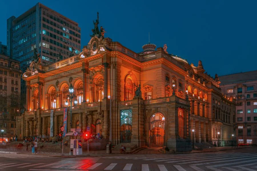 The Municipal Theater is located at Praça Ramos