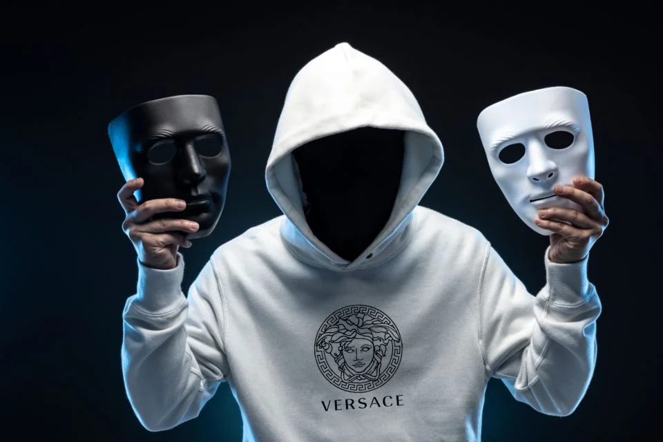 hoodie by Versace features a casual design that is comfortable to wear