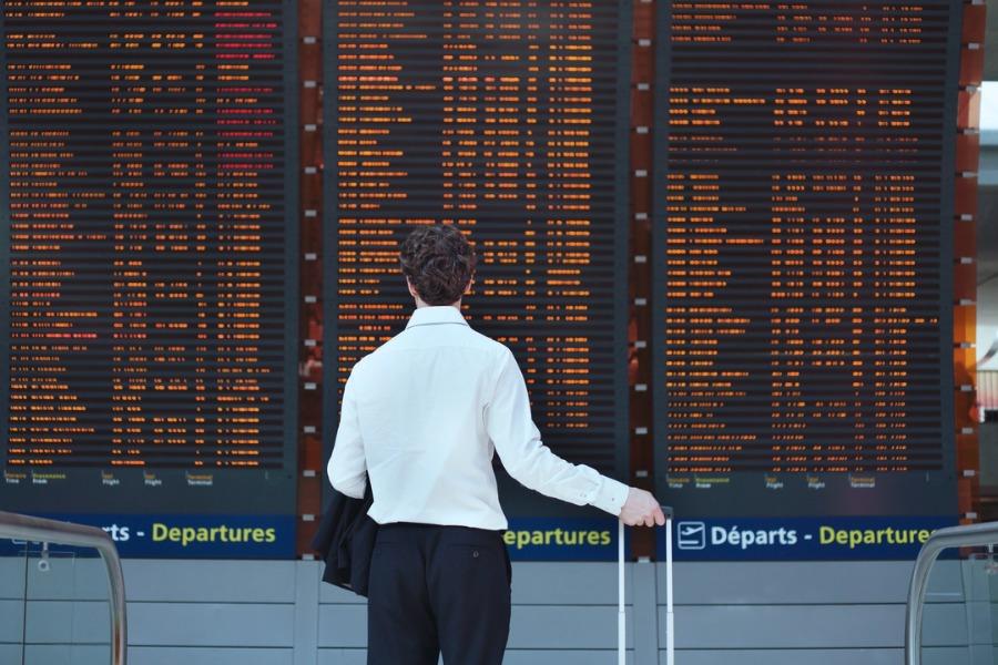 You want to be informed about flight delays ahead of time