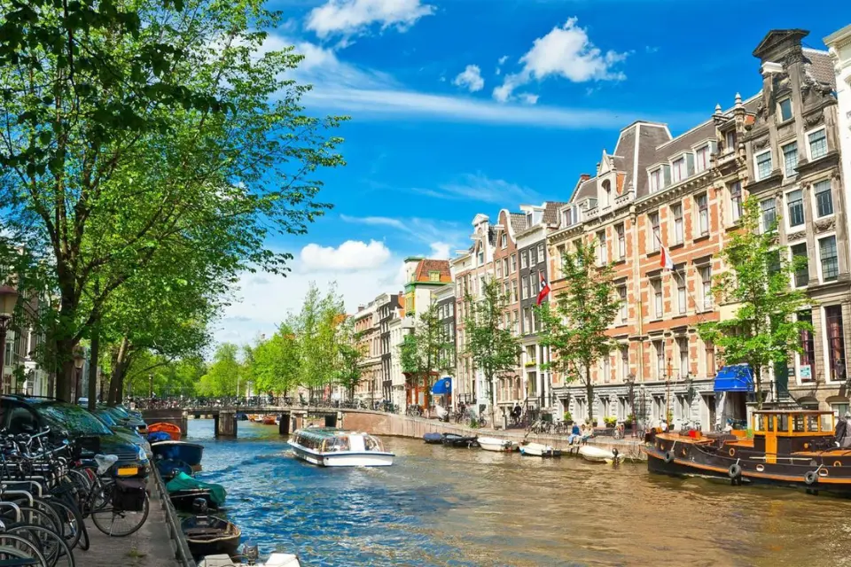Best Places To Stay In Amsterdam