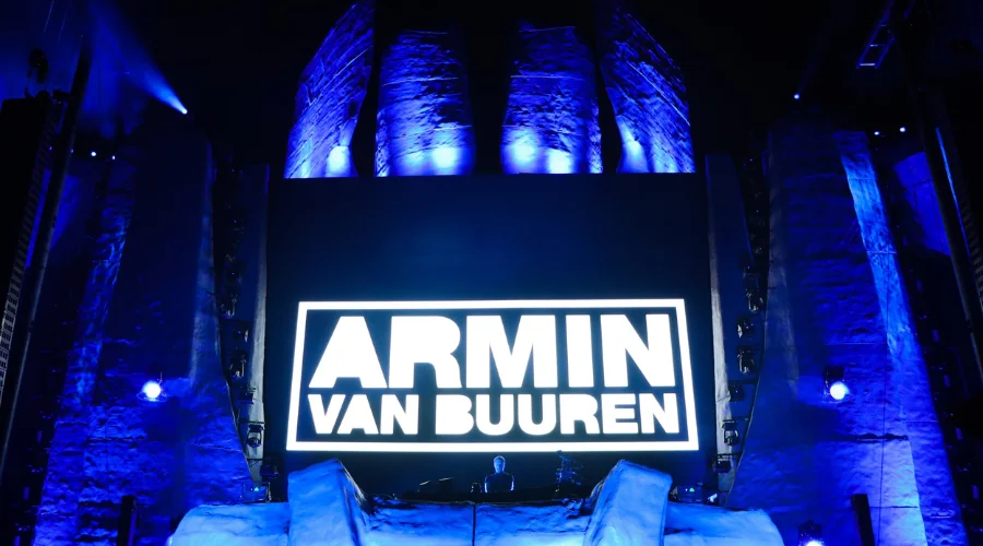 Armin van Buuren's closing set on the Mainstage | trailfollow 